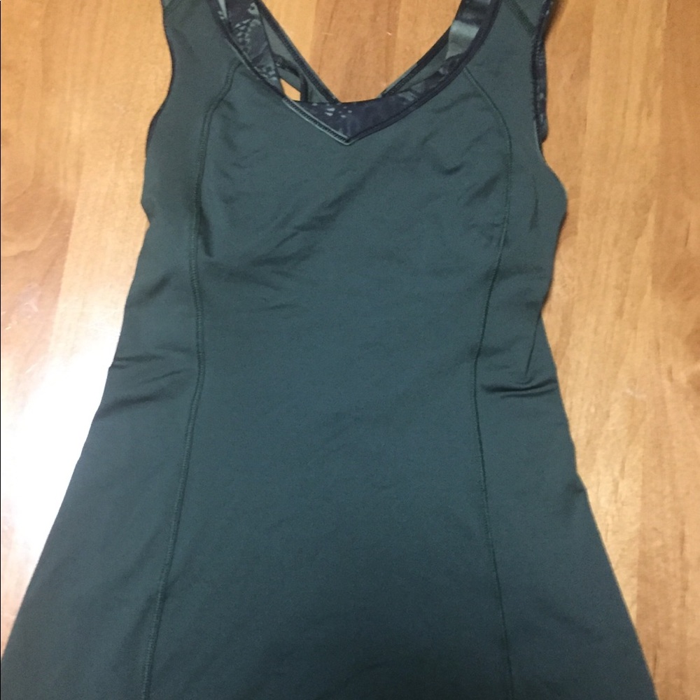 Lululemon tank size 2